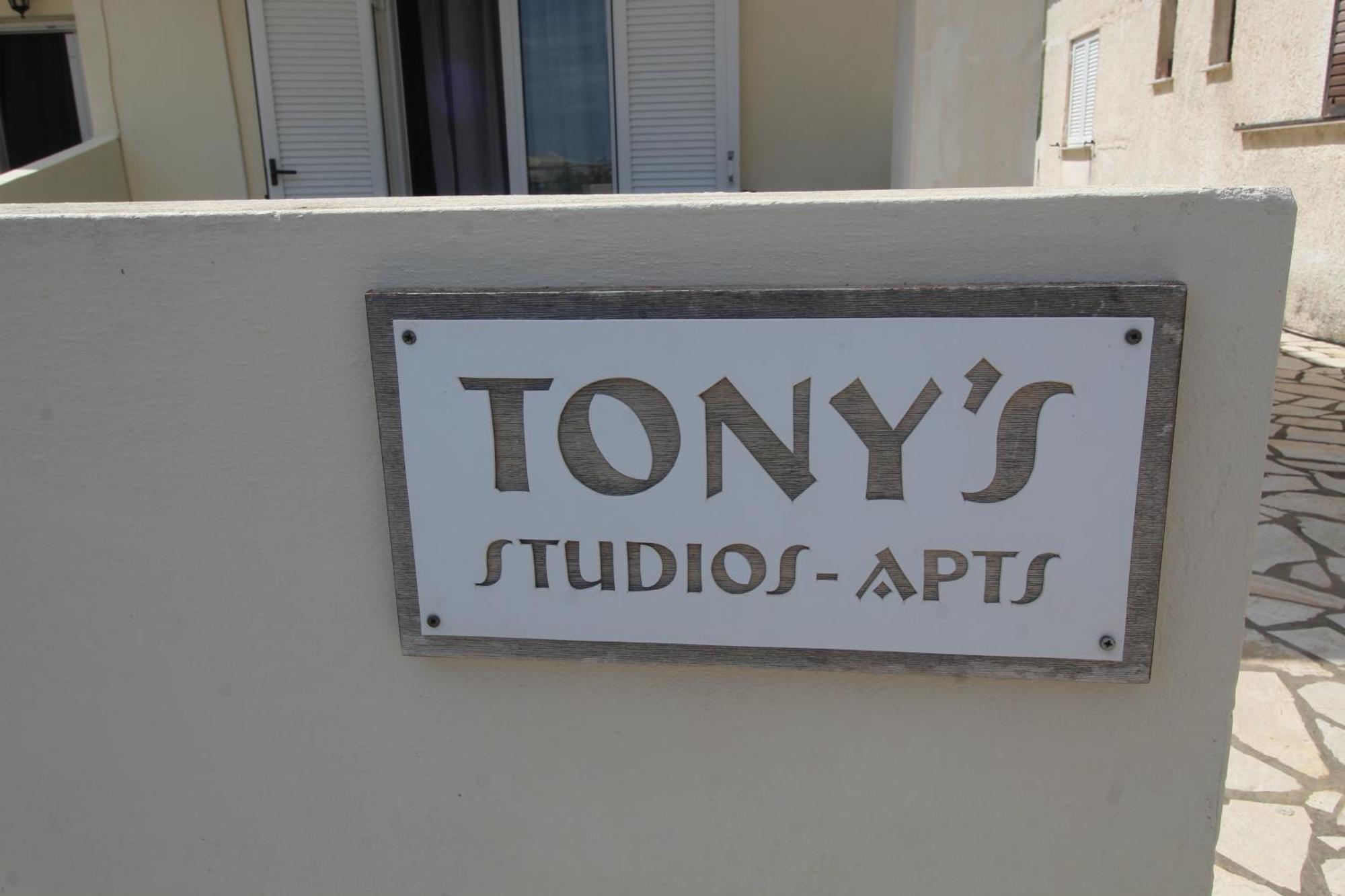 Tony'S Apartments Agios Georgios  ภายนอก รูปภาพ